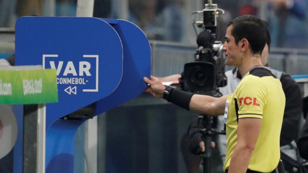 منظمو كوبا أمريكا يدافعون عن تقنية الـ"VAR"