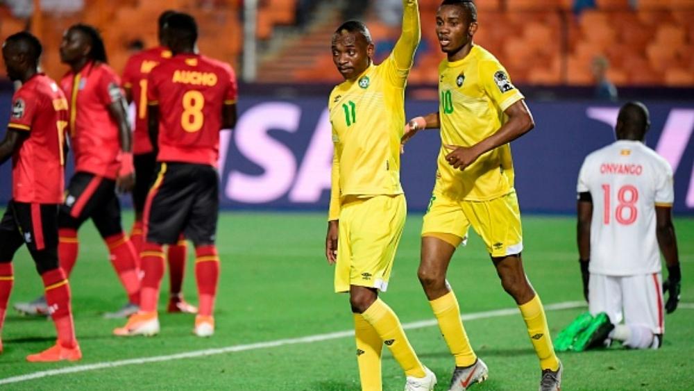 توتال مصر 2019 | في "أمتع العروض" حتى الآن .. زيمبابوي تتعادل مع أوغندا