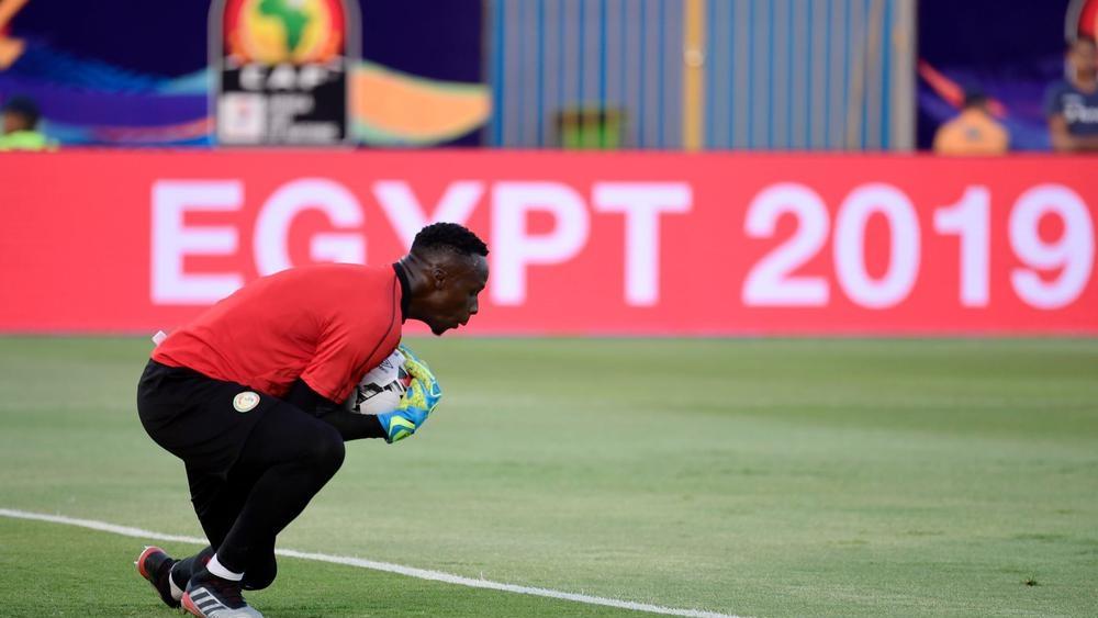 السنغال تفقد حارسها مندي في "الكان" لكسر في اليد