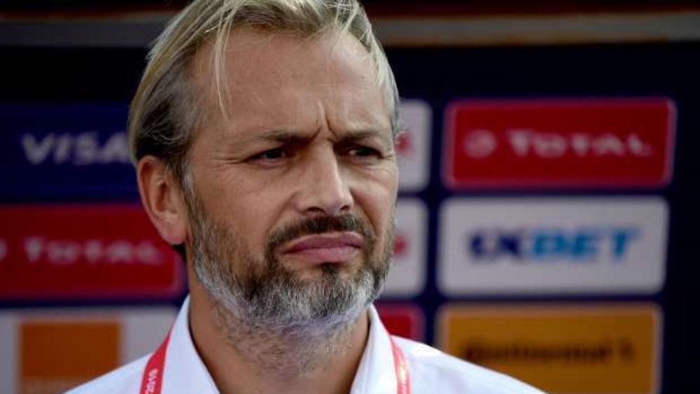 ديسابر يرحل رسمياً عن منتخب أوغندا.. وهذه هي الأندية التي تتنافس على توقيعه