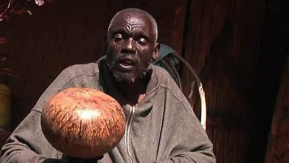 "ساحر" بنيني يُهدِّد ساديو ماني ويخوفه من المشاركة أمام بنين