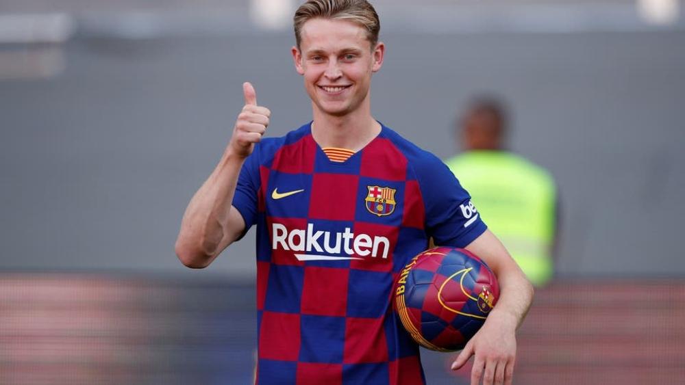 دي يونغ يطلب من برشلونة العودة إلى نهج كرويف