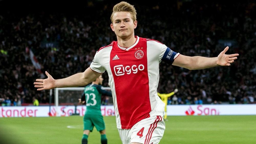 يوفنتوس ينجح في "خطف" دي ليخت مقابل 70 مليون يورو