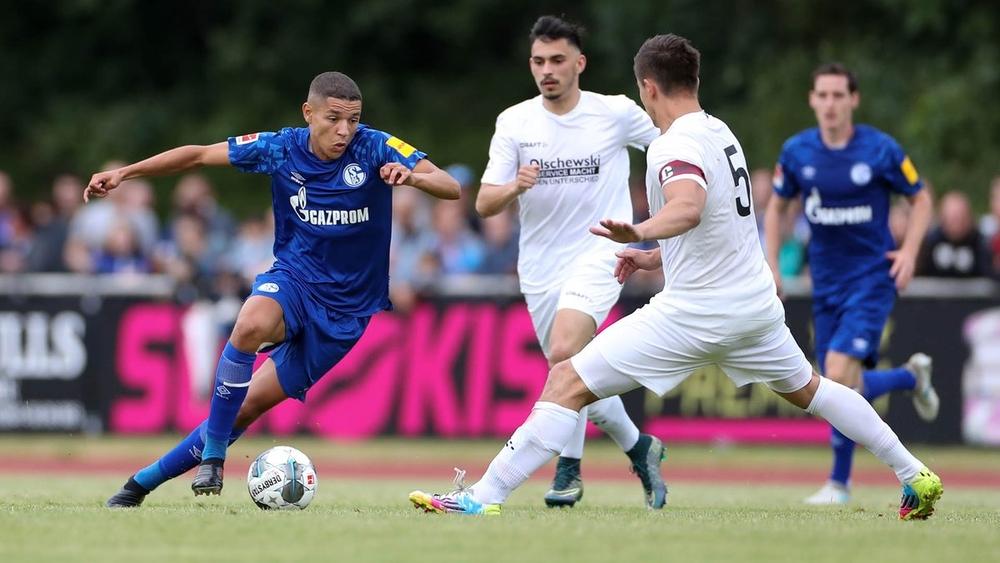 حاريث يستهل "بدايته الجديدة" بهدفين.. وشالكه يُنهي اللقاء فائزاً بنتيجة (20-1)