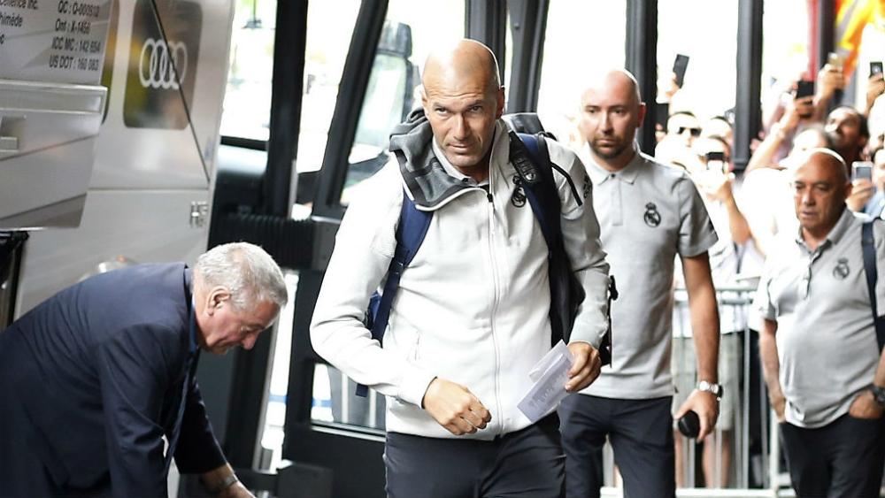 زيدان يعود لمعسكر الريال في كندا بعد رحلة "خاصة"