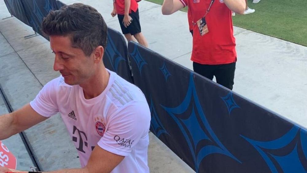 ليفاندوفسكي يطالب إدارة بايرن بالتوقيع مع لاعبين جدد