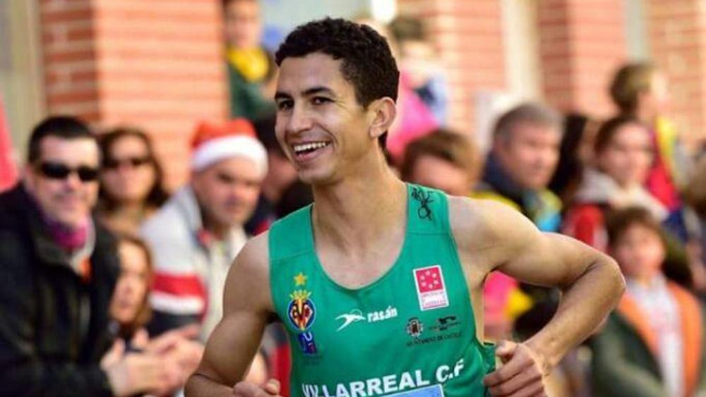 عداء مغربي يتعرض لـ"الطرد" من ناديه الإسباني بعد تورطه في عمليتي سرقة!