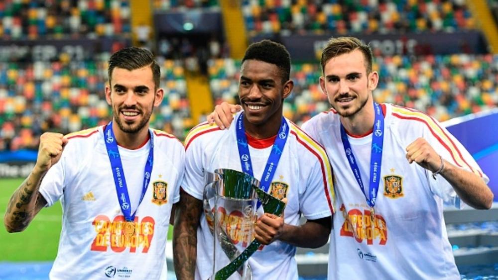 بعد الفشل في ضم الأصلي .. برشلونة يقترب من ضم "ألابا" جديد