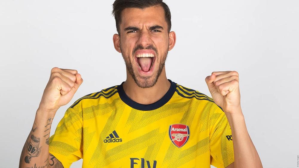 لسان سيبايوس يؤرق جماهير أرسنال.. اللاعب اشتهر بخرجاته "المستفزة"!