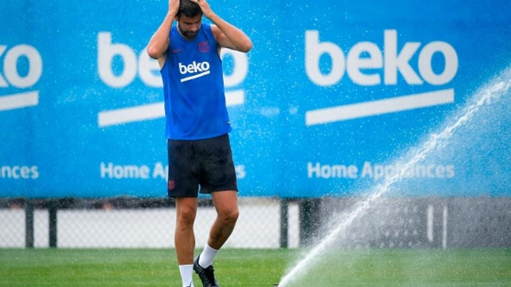 بيكيه يتعرض للإصابة ويغيب عن ودية فيسيل كوبي