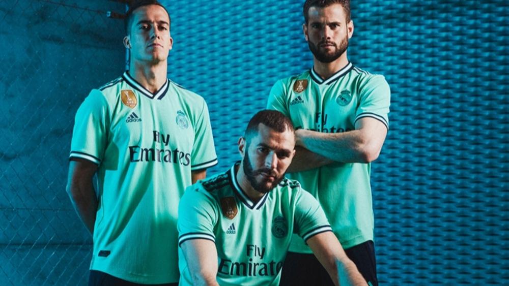 بالصور | ريال مدريد يكشف قميصه "الثالث" المستوحى من "التكنولوجيا وتطور المستقبل"