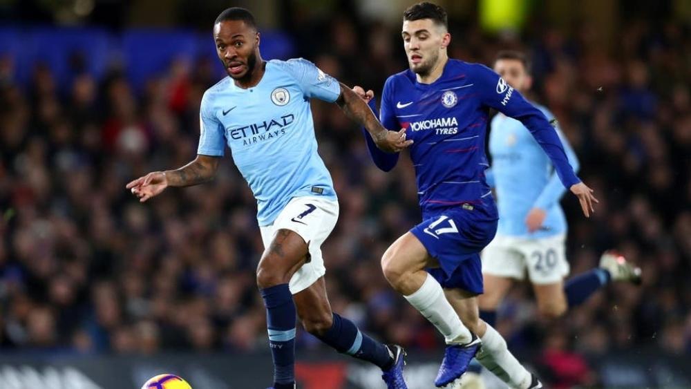 بسبب ستيرلينج .. تشيلسي يحظر مشجعاً مدى الحياة