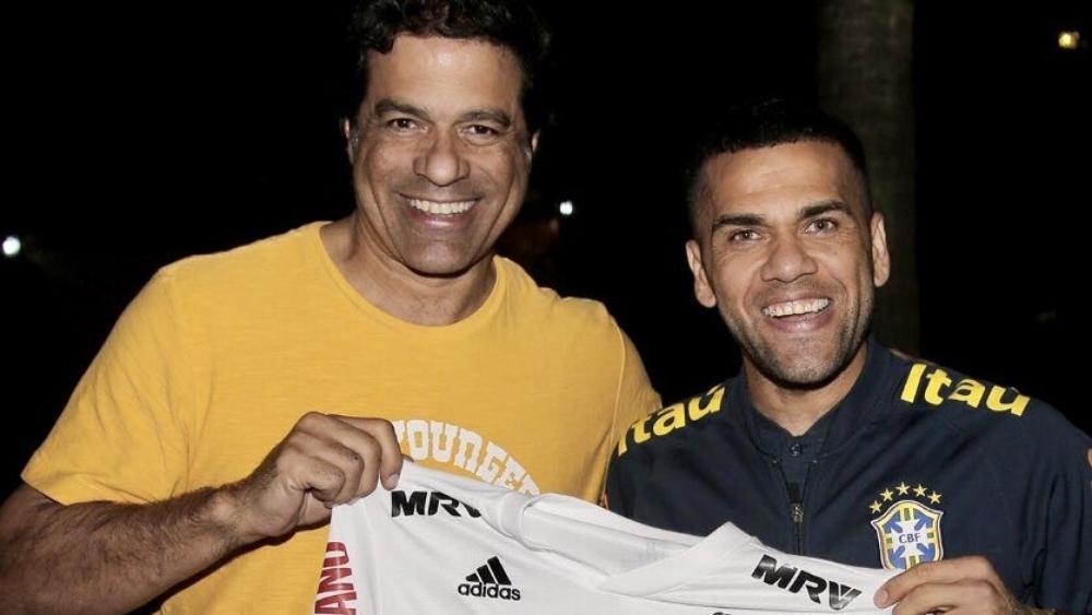 رسميا | داني ألفيش يعود للبرازيل ويوقع لنادي ساو باولو