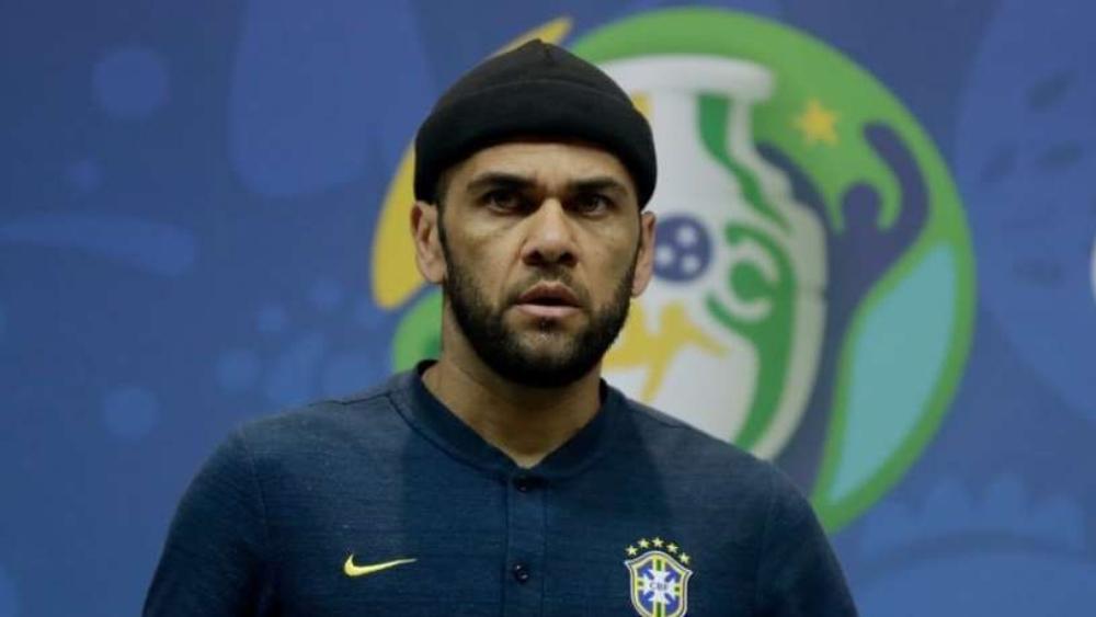 بعد انتهاء بحثه عبر "إنستغرام".. ألفيس ينتقل إلى ساو باولو ويتطلع للعب مونديال 2022!