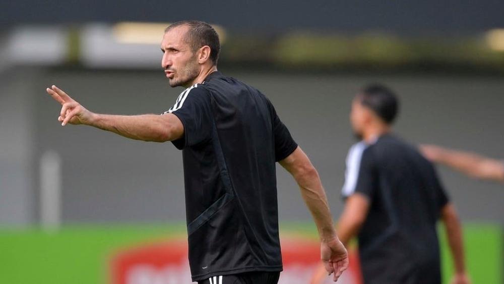 كيليني يعود إلى تدريبات يوفنتوس بعد تعافيه من الإصابة