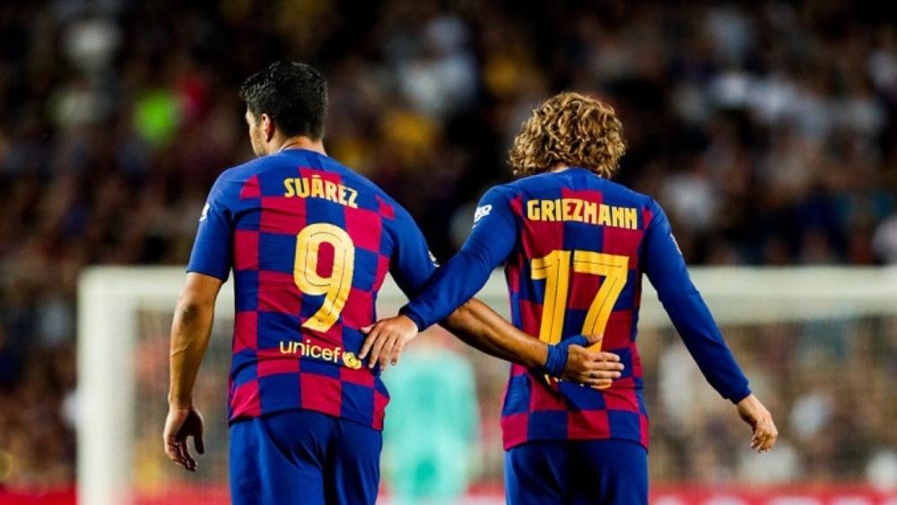 بالفيديو | برشلونة يحرز كأس "غامبر" الودية.. ولاعب آرسنال يسجل في مرماه بطريقة "كوميدية"