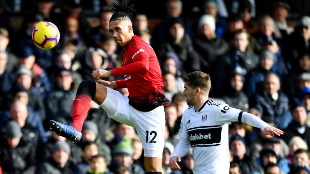 مانشستر يونايتد يرفض عرضًا متأخرًا للتخلي عن سمولينج