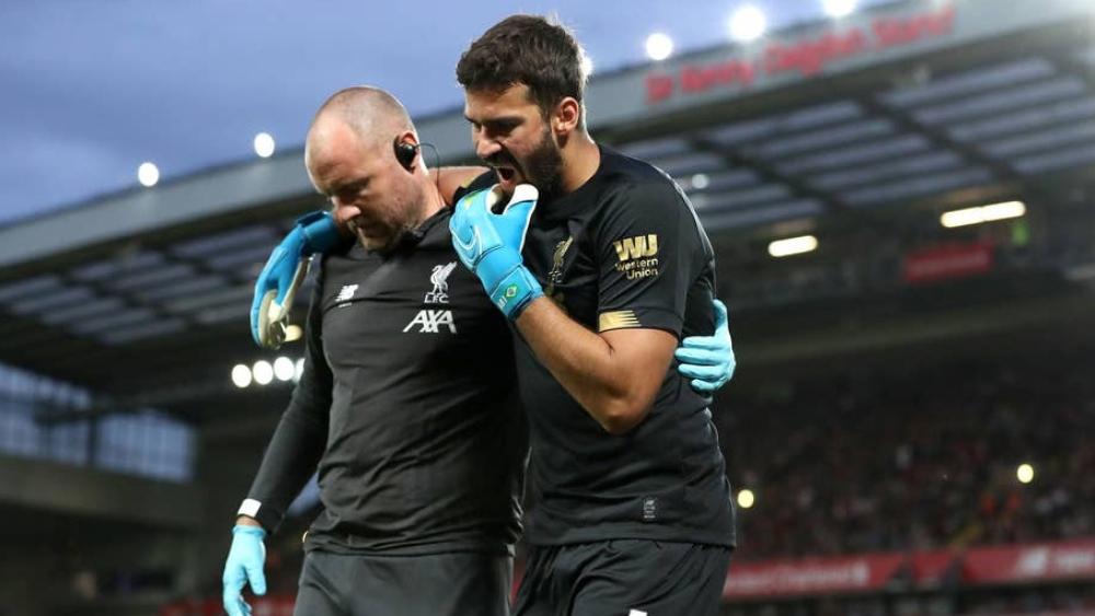 إصابة أليسون حارس ليفربول في المباراة الافتتاحية للموسم