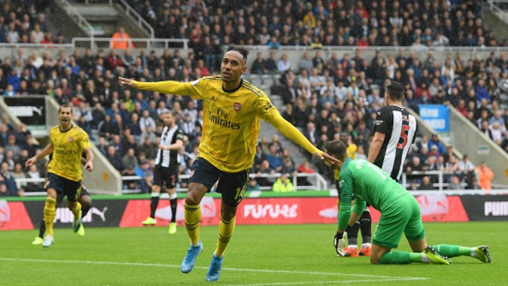 أوباميونج يُنقذ آرسنال ويمنحه افتتاحًا مفرحًا ضد نيوكاسل