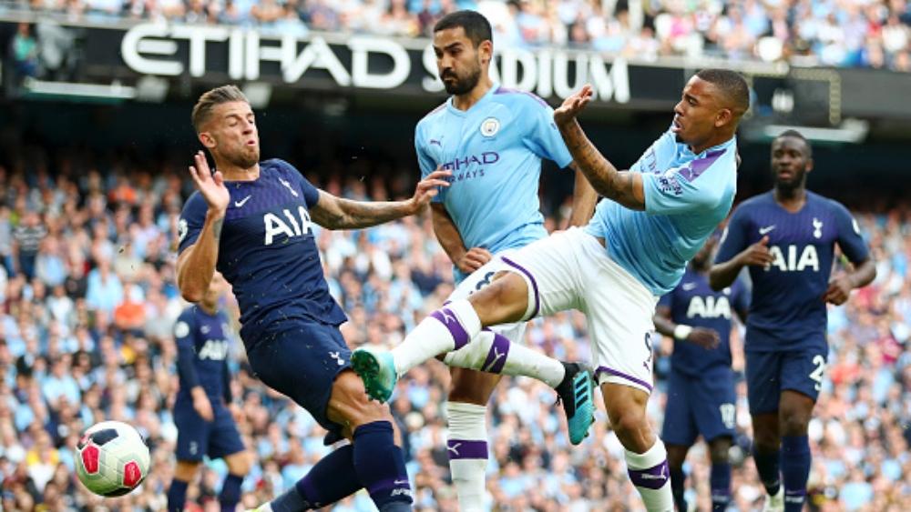 قوانين كرة القدم الجديدة تحرم السيتي من فوز متأخر على توتنهام