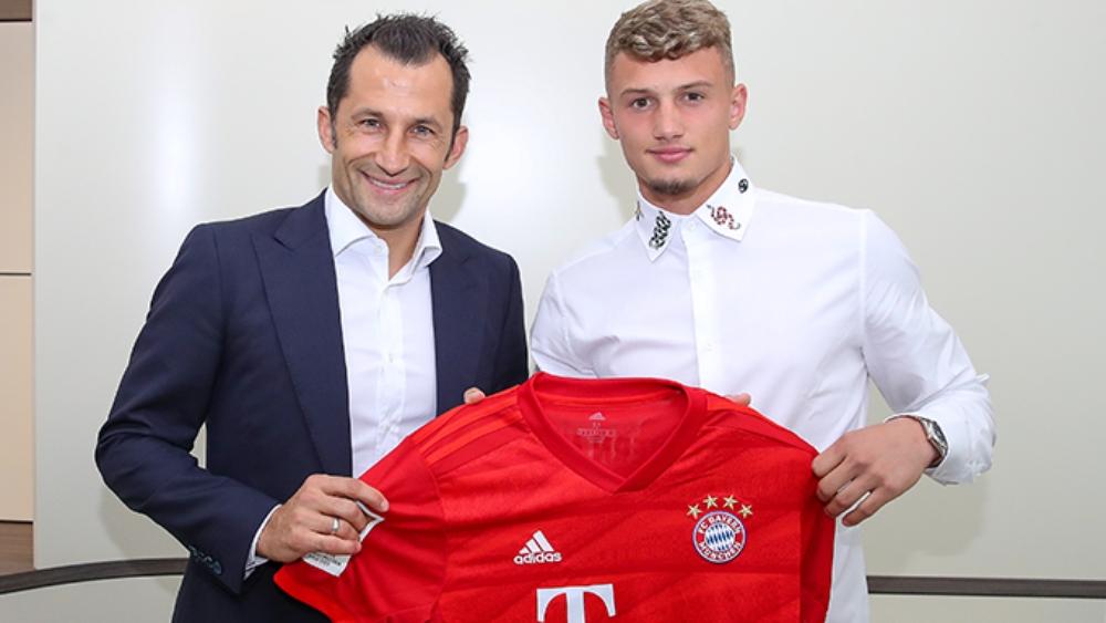 رسمياً | البايرن يتعاقد مع لاعب مونشنجلادباخ