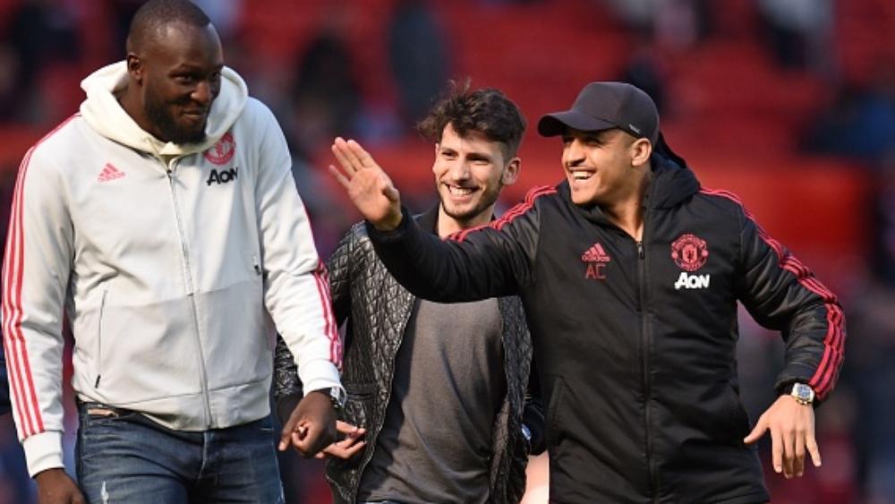 سانشيز سيرحل إلى الإنتر بالمجان .. وجماهير اليونايتد تستشيط غضبًا