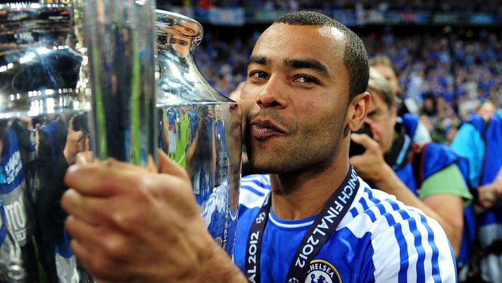 رسميًا | أشلي كول يعتزل كرة القدم