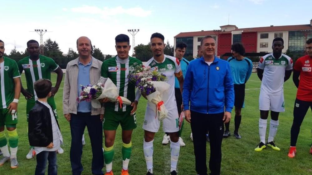 مولودية الوجدية تفوز على الدفاع الجديدي وديا في مدينة أفيون التركية