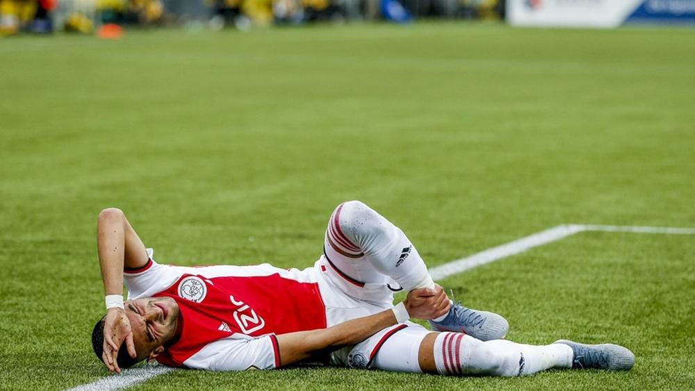 "إصابة" زياش تُدخل مدرب أياكس أمستردام دائرة الشُّكوك