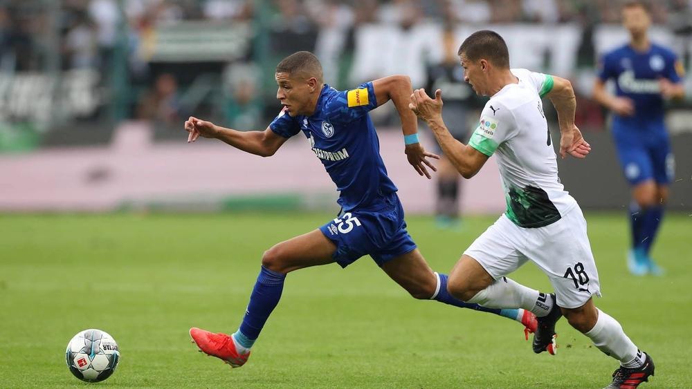 شالكه04 يُثني على أداء أمين حاريت في مواجهة مونشنغلادباخ