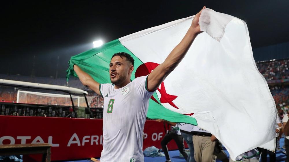 بلايلي: "أُفضّل التوقف عن لعب كرة القدم على العودة إلى نادي أنجيه"