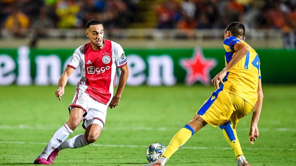 مزراوي يتعرض للطرد أمام أبويل ويغيب عن مواجهة الإياب