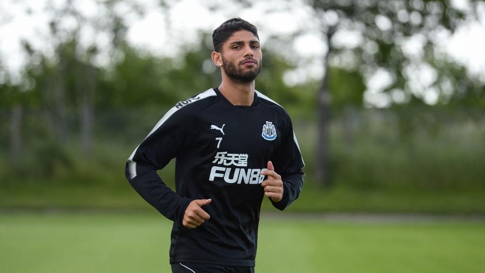 ثلاثة أندية أوروبية تسعى خلف المغربي أشرف لزعر