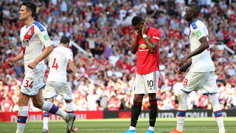 مان يونايتد يسقط على ملعبه ضد كريستال بالاس للمرة الأولى في البريميرليج