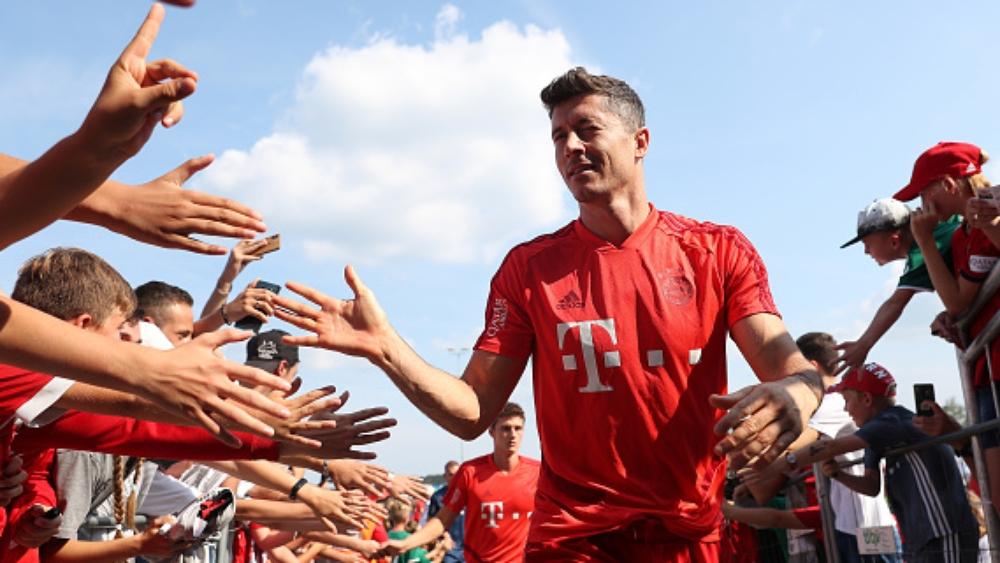 بايرن ميونخ يقترب من تجديد عقد هدافه ليفاندوفسكي