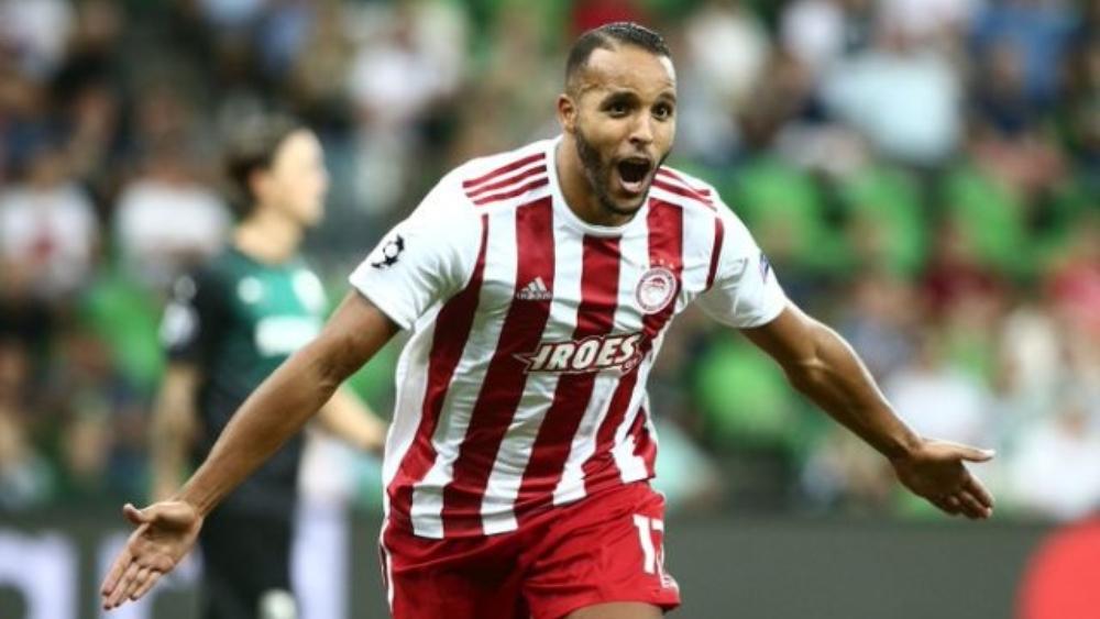 يوسف العربي يقود أولمبياكوس لدور المجموعات من دوري أبطال أوروبا