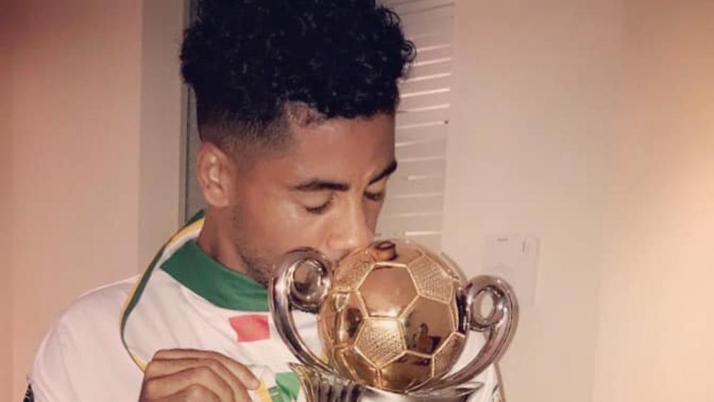 العلمي يودِّع "الرجاويين": "شكراً لكم .. حقَّقت حلمي باللعب للرجاء وهذه هي الكرة"