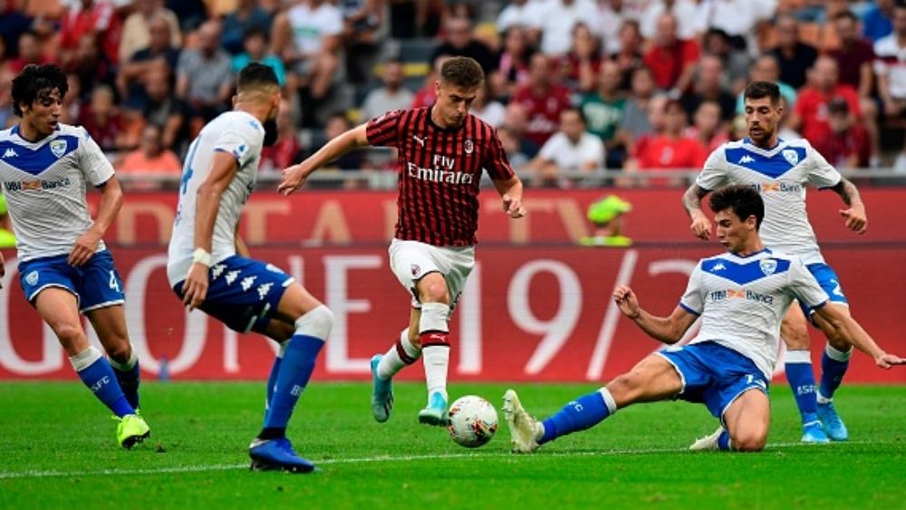 ميلان ينجو بالنقاط الكاملة من مباراة بريشيا