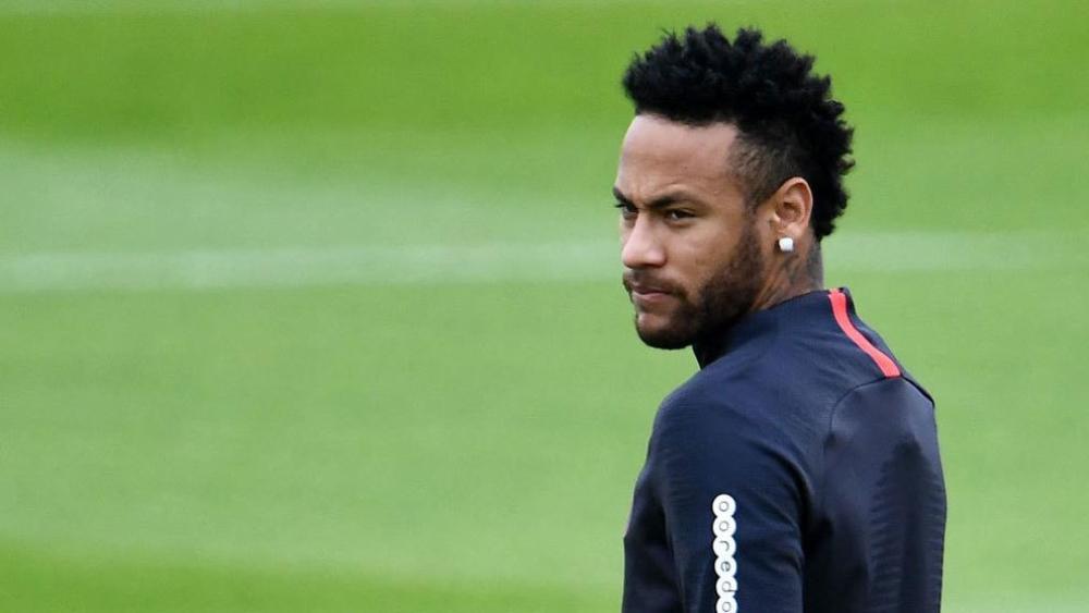 ليكيب | نيمار يحسم موقفه النهائي ويقرر البقاء في باريس