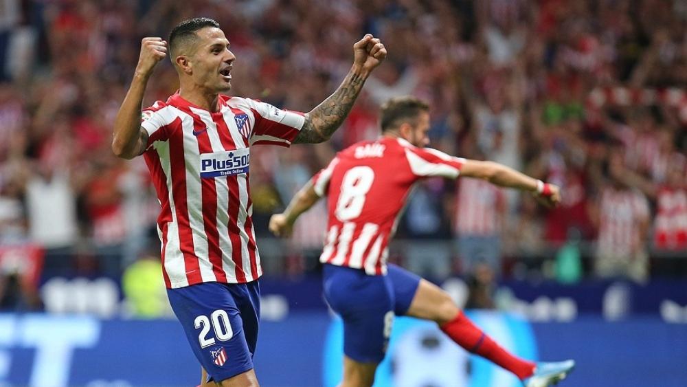 أتلتيكو مدريد يقلب الطاولة على إيبار ويحقق انتصارا "متأخرا" ليحافظ على صدارة "الليغا"