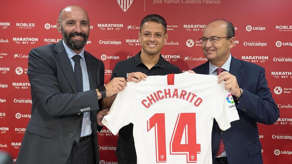 رسميا | إشبيلية يتعاقد مع المكسيكي تشيتشاريتو