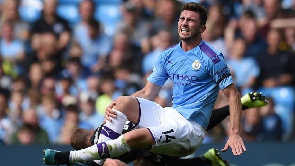 إيمريك لابورت يخضع لجراحة ناجحة في برشلونة