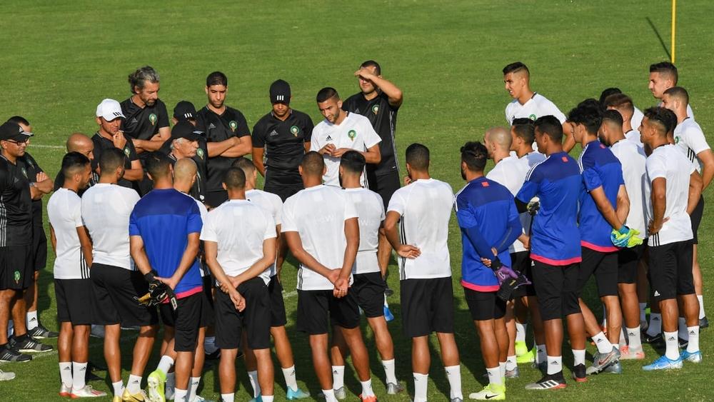 تقليص الانشغال بالهواتف النقالة والمواقع الاجتماعية .. وحيد يختار الصرامة مع "الأسود"