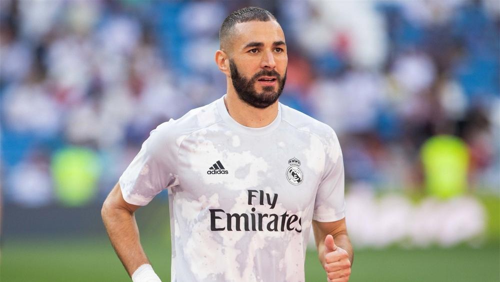 بنزيما لا ينوي الرحيل عن ريال مدريد.. ويتساءل مستغربًا: "إلى أين سأذهب؟"