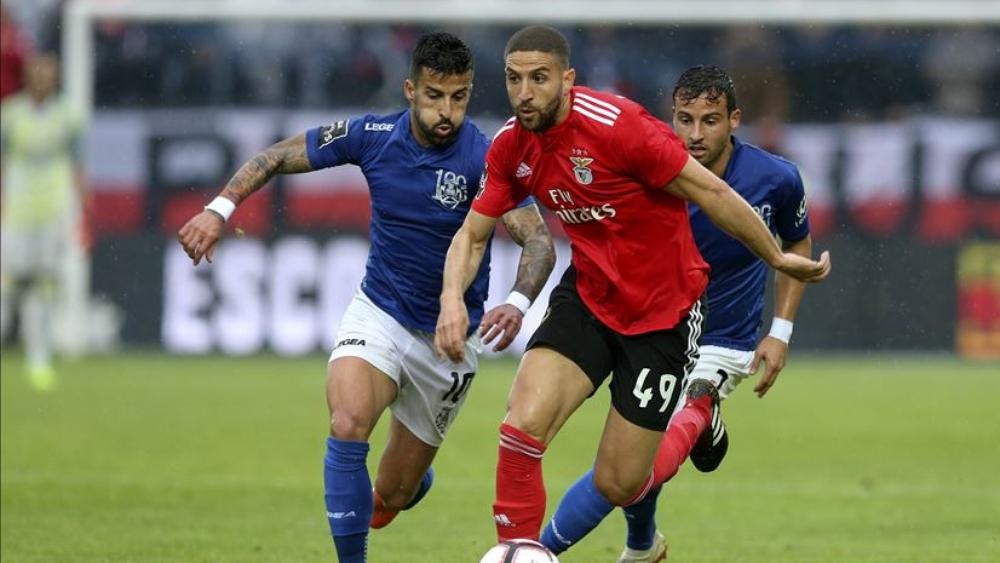 مدرب بنفيكا: "تاعرابت عاد مُختلفاً من معسكر المنتخب المغربي"