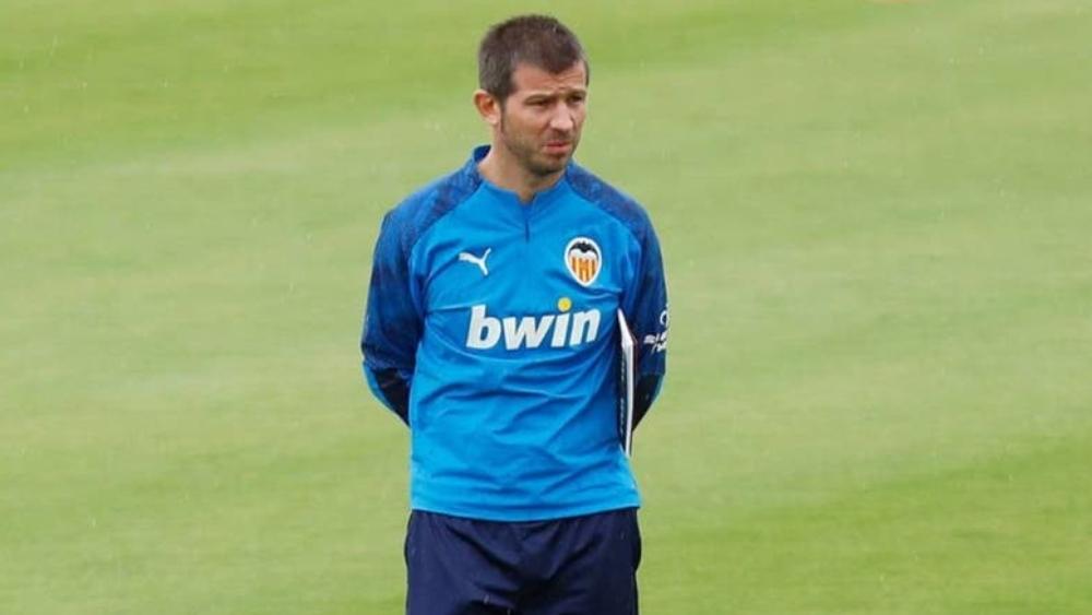 مدرب فالنسيا الجديد يستبعد 4 لاعبين قبل مواجهة برشلونة