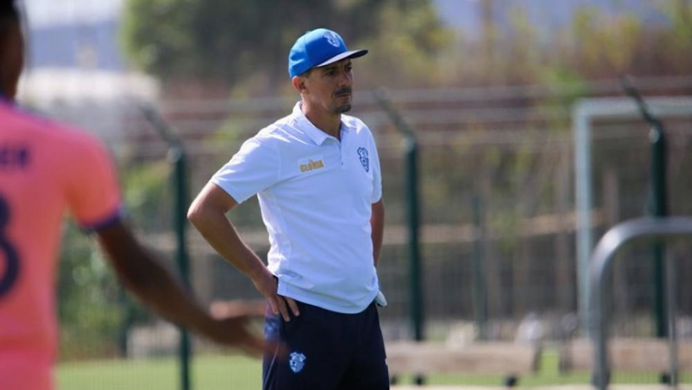 مدرب إتحاد طنجة: "مواجهة الفتح صعبة لكن الإنتصار خارج القواعد يعتبر حافزا مهما في بداية الموسم"