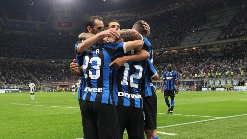 الإنتر ينتصر وينفرد بصدارة الدوري الإيطالي مؤقتًا