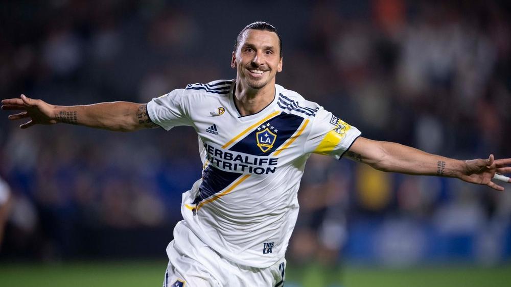 إبراهيموفيتش يحرز "هاتريك" في مرمى كانساس سيتي