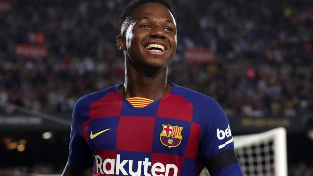 صحيفة كتلونية تكشف تفاصيل عقد أنسو فاتي مع برشلونة.. وقيمة "بنده الجزائي"